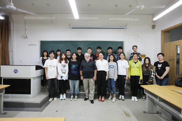 山东财经大学与达尔豪斯大学经济合作项目师生合影 山东财经大学与达尔豪斯大学经济合作项目师生合影